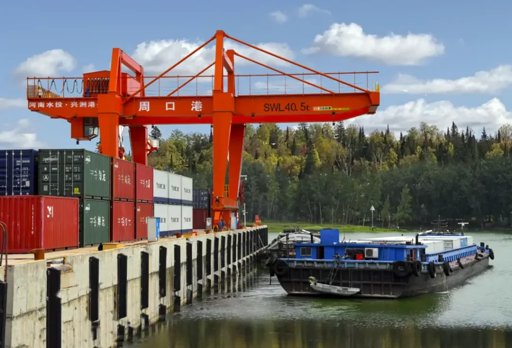 Feeder Port Container Vessel-to-Shore Transfer
