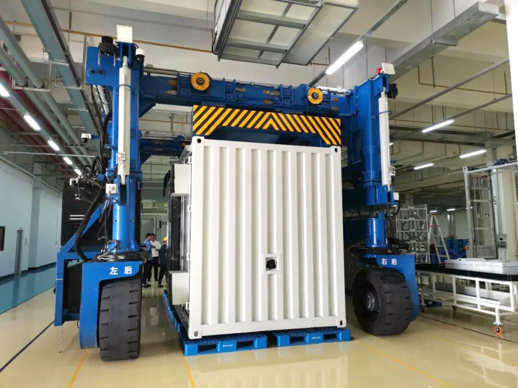 Straddle Carrier Crane