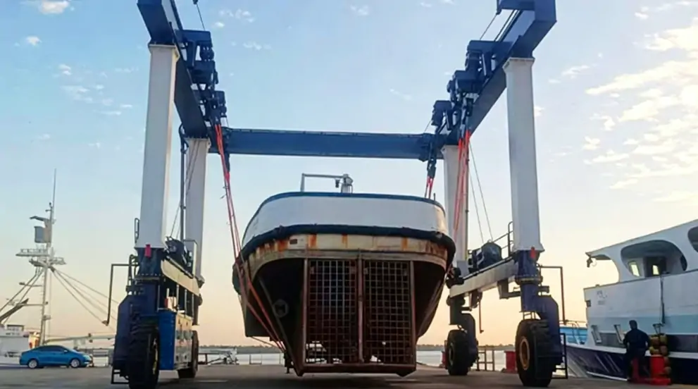 Dry Stacking and Transport marine travel lift_
