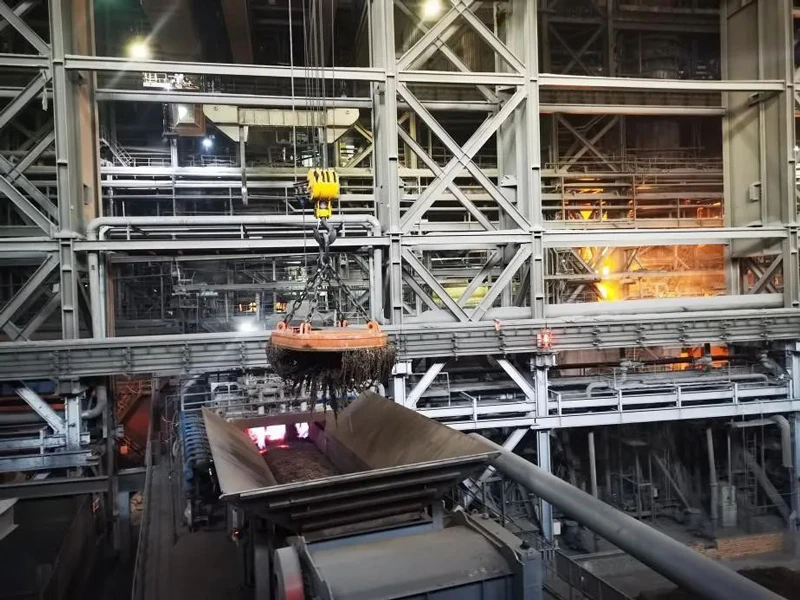 Circular electromagnetic lifter for scrap steel loading