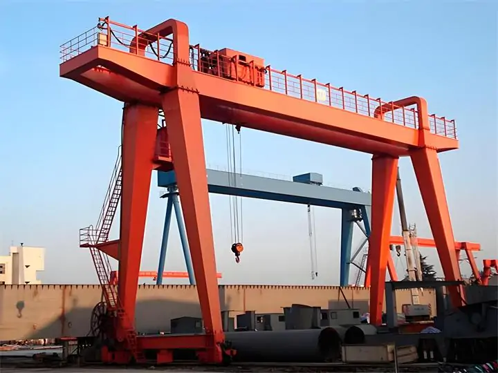 Heavy duty gantry crane