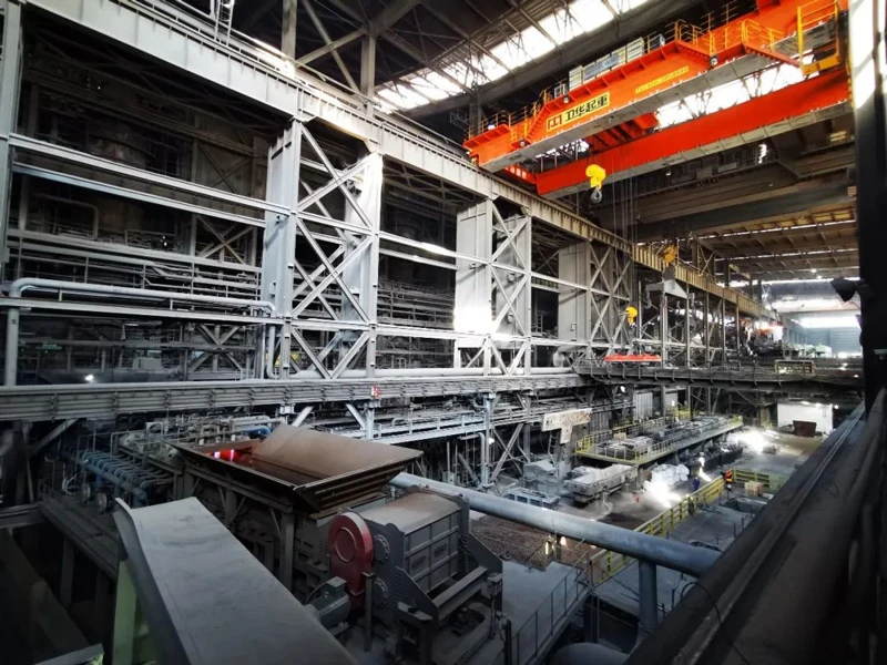 Overhead crane for metallurgical and steel plants