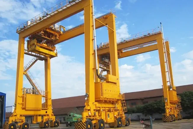 Tyre-mounted Gantry Crane